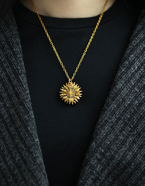 Load image into Gallery viewer, Sunflower Pendant Necklace
